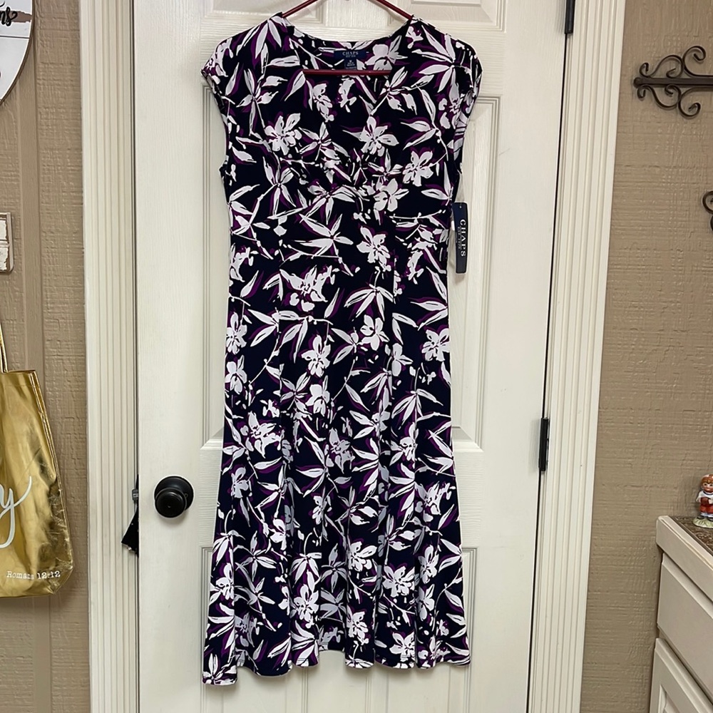 Chaps dress size medium. New. V neck